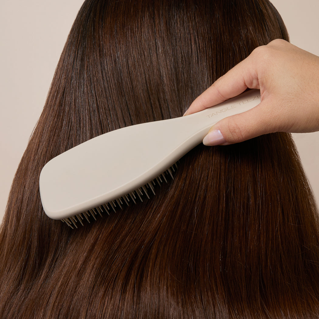 Minimal detangling hair brush