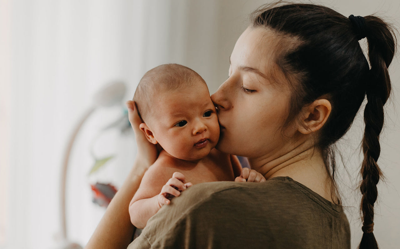 Our Complete Guide to Postpartum Alopecia