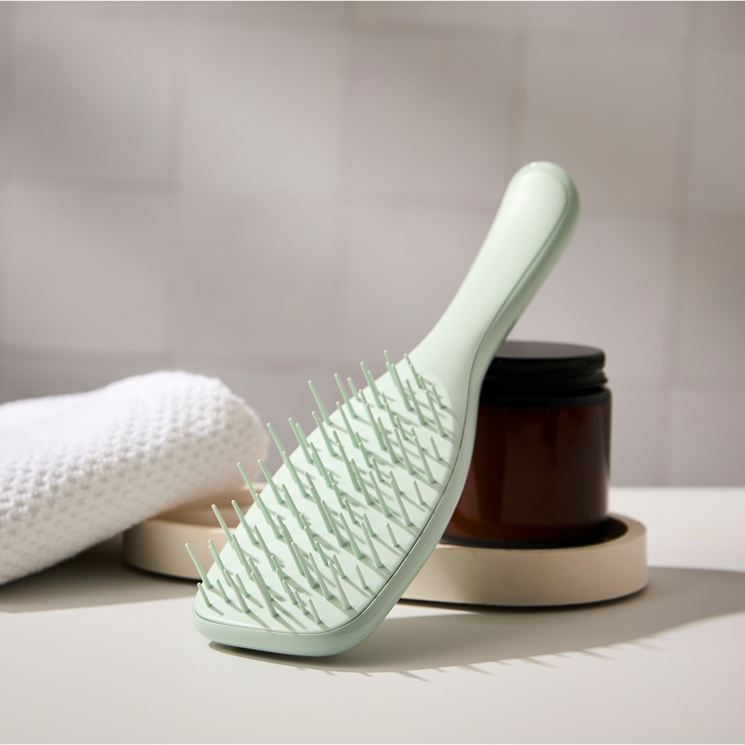The brush designed for vulnerable hair