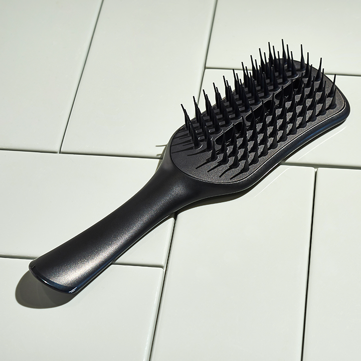 Tangle Teezer The Ultimate Vented Hairbrush (Black) Tangle Teezer The Ultimate Vented Hairbrush (Black)